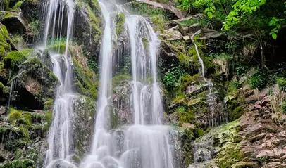 Cascada de Xurbeo en Asturias - Qué ver y qué hacer en Asturias en 2023 - 10 lugares imprescindibles de Asturias - Blog - Buendía Tours