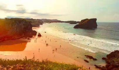 Playa de San Martín en Asturias - Qué ver y qué hacer en Asturias en 2023 - 10 lugares imprescindibles de Asturias - Blog - Buendía Tours